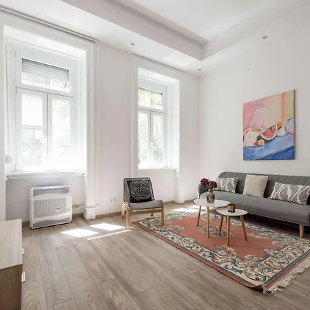 Artsy 3 Bed Flat W Bathtub Jewish Quarter Apartman *