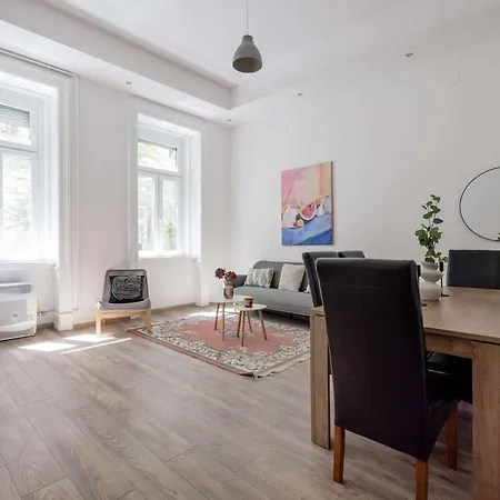 Artsy 3 Bed Flat W Bathtub Jewish Quarter Appartement Boedapest