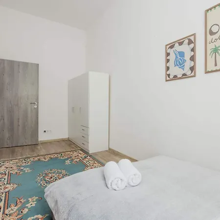 Artsy 3 Bed Flat W Bathtub Jewish Quarter * Budapest