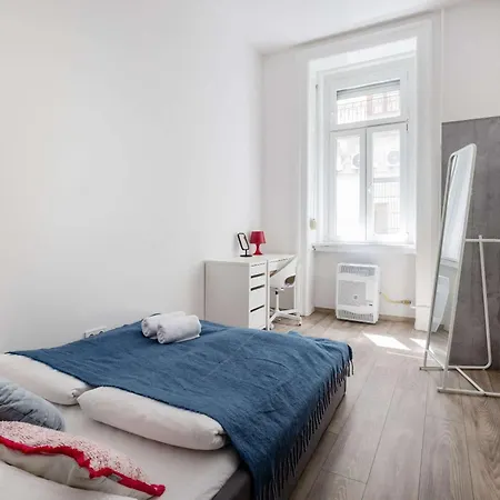 Appartement Artsy 3 Bed Flat W Bathtub Jewish Quarter
