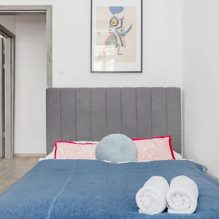 Artsy 3 Bed Flat W Bathtub Jewish Quarter Lejlighed
