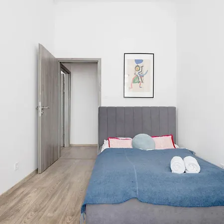Artsy 3 Bed Flat W Bathtub Jewish Quarter *
