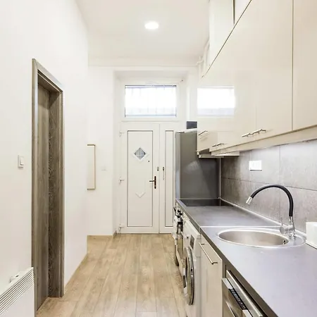 Artsy 3 Bed Flat W Bathtub Jewish Quarter Boedapest